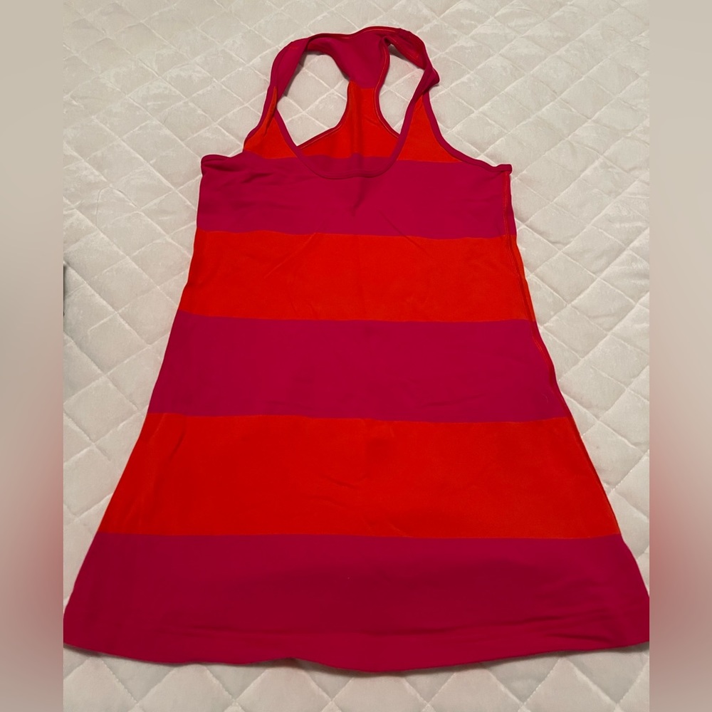 Lululemon tank.